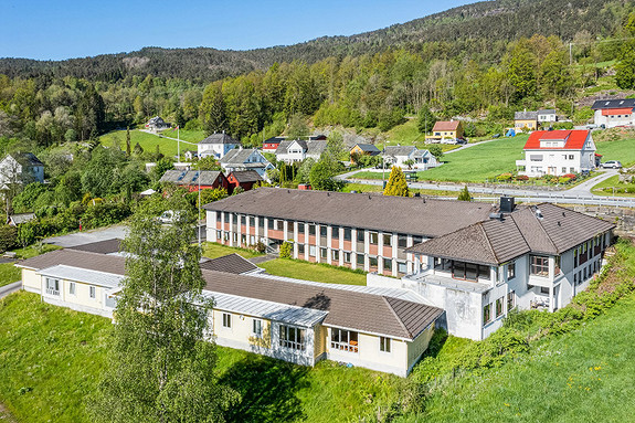 Velkommen til Standebarmsvegen 530 og 534. Presentert av Eiendomsmegler Norge, Hardanger!