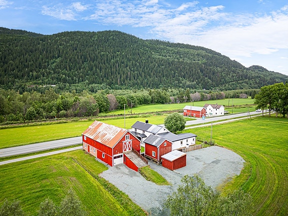 Velkommen til småbruket i Lundamovegen 588