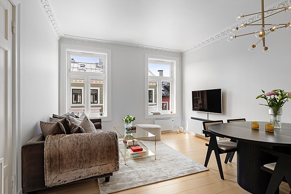 Benjamin Ådna v/Nordvik har gleden av å presentere denne lekre og klassisk leiligheten i byggets 4. etasje.