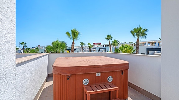 SOLGT! Sørvendt toppleilighet med privat jacuzzi på takterrassen | Populært kompleks - Oasis Beach