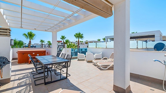 SOLGT! Sørvendt toppleilighet med privat jacuzzi på takterrassen | Populært kompleks - Oasis Beach