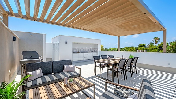 Nyhet! Klar til innflytting | Eksklusiv hjørne-penthouse med 3 soverom og 2 bad | Takterrasse med utekjøkken