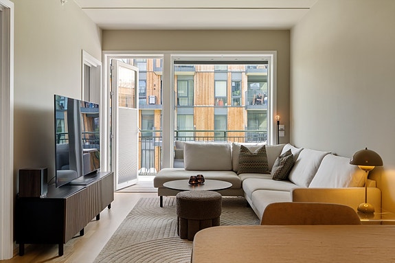 Aktiv Eiendomsmegling v/ Christian Drøyvold har gleden av å presentere Ladebekken 11 - en flott og lys 2-roms leilighet god planløsning.