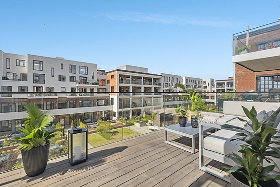 DNB Eiendom presenterer Bøkkerveien 6B - en attraktiv 3-roms leilighet fra 2020, ideelt beliggende på Hasle i Oslo.