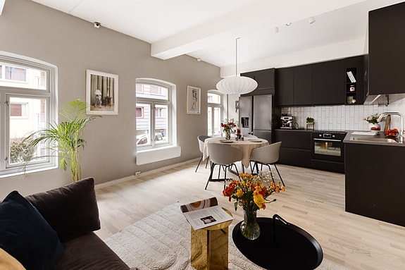 Velkommen til Nils Huus' gate 6, presentert av Tinholt Eiendomsmegling.