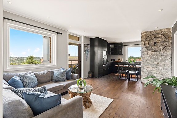 Daglig leder og eiendomsmegler Petter Eia Haavi presenterer Bølerlia 25!