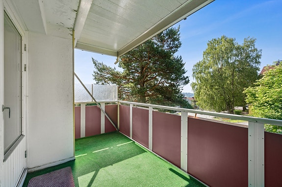 LOKALMEGLER ZARINE LOPEZ V/DNB EIENOM KALBAKKEN HAR GLEDEN AV Å PRESENTERE SLETTELØKKA 36!