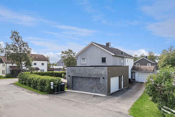 Eiendomsmegler 1 v/Gisle Kallestad har gleden av å presentere Lærer Asphaugs vei 1. Foto: EFKT