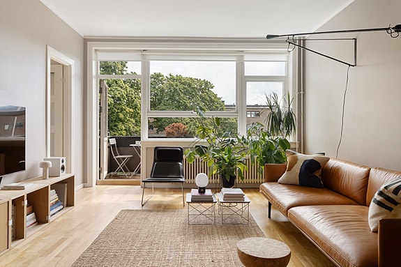 Velkommen til en fin og lys leilighet med solrik balkong