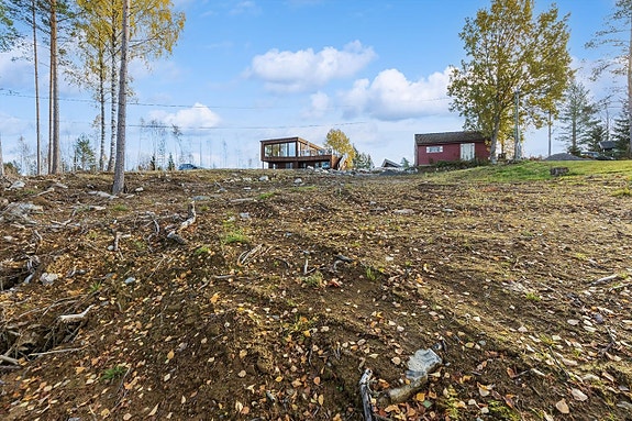 Tomt på Dystlandshaugen 24 - Romslig og barnevennlig - klargjort med vann/avløp - Strøm og fiber til tomtegrense