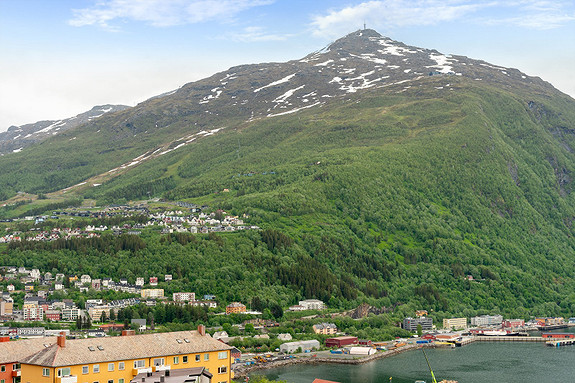 Utsikt mot Fagernesfjellet og Narvik havn