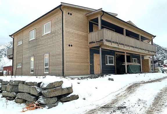 4 leiligheter under oppføring. Utvendig mye ferdig.