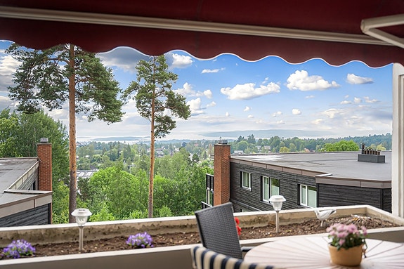 Velkommen til Løkkalia 10A, presentert av Synnøve Nyhagen og Jacob Lugg v/EIE Røa.