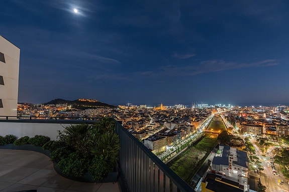 Ny toppleilighet i hjertet av Málaga   4 soverom, takbasseng, treningsrom og spektakulær utsikt