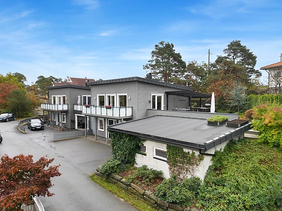Enebolig med garasje i rolig blindvei