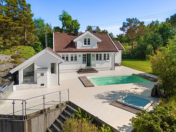 PrivatMegleren v/ Jonas Jaatun har gleden av å presentere Krossnesveien 141!