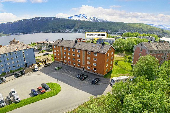 Leiligheten disponerer 3 boder. Parkering i borettslaget etter ansiennitet. Borettslaget har felles el-billader. Det er parkeringsmuligheter i offentlig gate