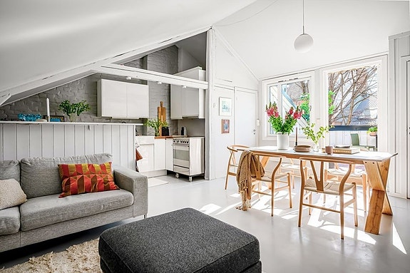 Åpen stue og kjøkkenløsning med god plass til ønsket møblering