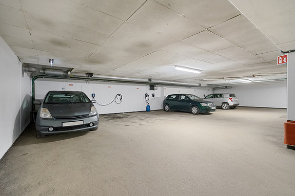 Garasjeplass i lukket anlegg gir trygg og tørr parkering året rundt
