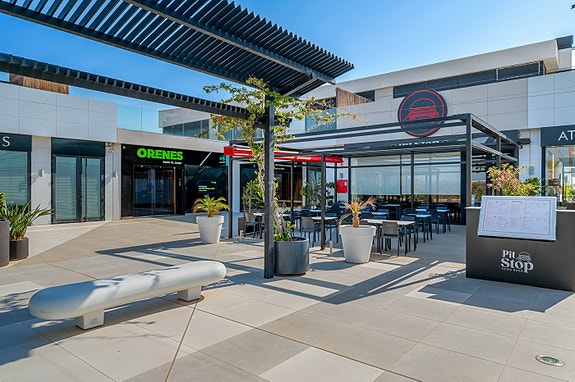 Kort spasertur til cafe og restauranter