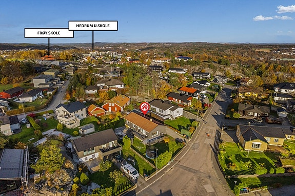 Velkommen til Tiurveien 7. Det er også kort vei til både Frøy skole og Hedrum ungdomsskole.