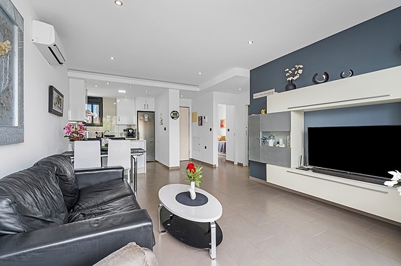 Nydelig leilighet med takterrasse i populære Punta Prima | Parkering og bod | Stort fellesområde med 2 basseng