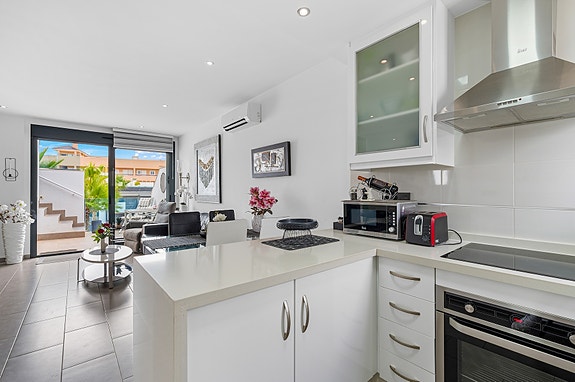 Nydelig leilighet med takterrasse i populære Punta Prima | Parkering og bod | Stort fellesområde med 2 basseng