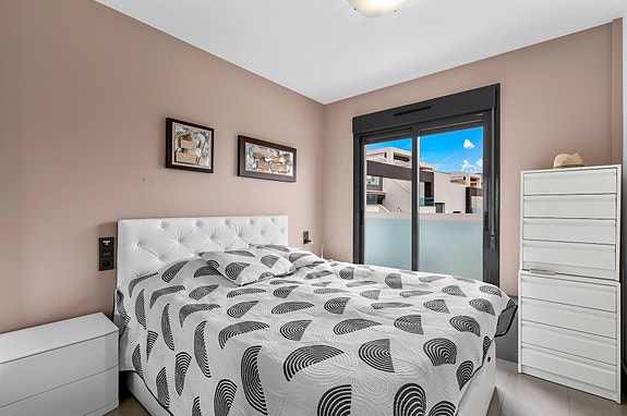 Nydelig leilighet med takterrasse i populære Punta Prima | Parkering og bod | Stort fellesområde med 2 basseng