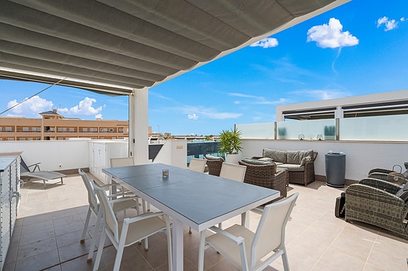 Nydelig leilighet med takterrasse i populære Punta Prima | Parkering og bod | Stort fellesområde med 2 basseng