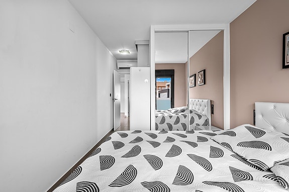 Nydelig leilighet med takterrasse i populære Punta Prima | Parkering og bod | Stort fellesområde med 2 basseng