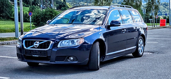 Volvo V70 3 of 5
