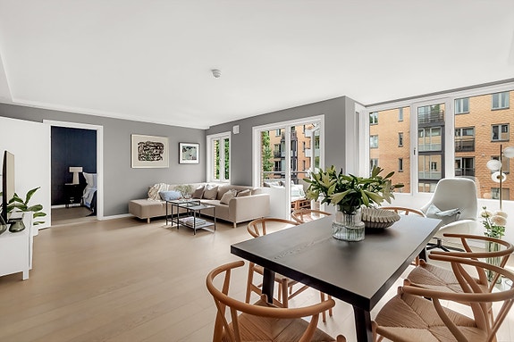 Velkommen til Falbes gate 18G! Dette er en gjennomgående og lekker 3-roms selveierleilighet beliggende i 4. etasje med heisadkomst.