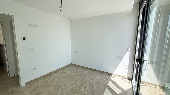 NYHET! Eksklusiv ny villa med 4 soverom og 3 bad | Stor uteplass med basseng