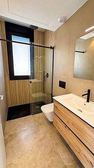 NYHET! Eksklusiv ny villa med 4 soverom og 3 bad | Stor uteplass med basseng