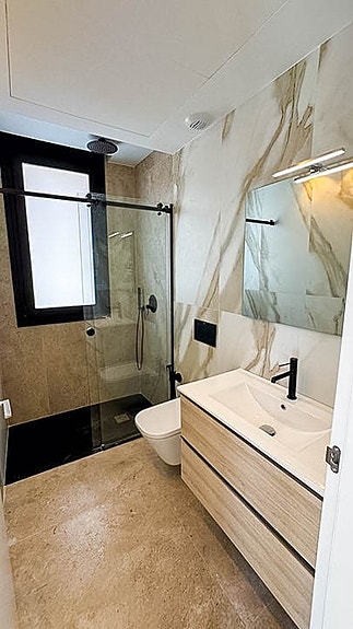 NYHET! Eksklusiv ny villa med 4 soverom og 3 bad | Stor uteplass med basseng