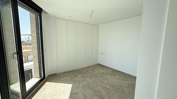 NYHET! Eksklusiv ny villa med 4 soverom og 3 bad | Stor uteplass med basseng