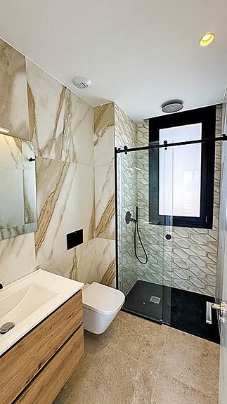 NYHET! Eksklusiv ny villa med 4 soverom og 3 bad | Stor uteplass med basseng