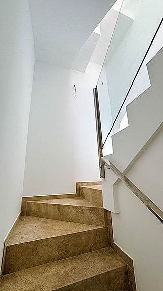 NYHET! Eksklusiv ny villa med 4 soverom og 3 bad | Stor uteplass med basseng