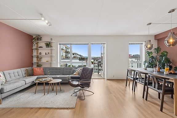 DNB Eiendom v/ Niklas Elshøy har gleden av å presentere Peter Møllers vei 33!