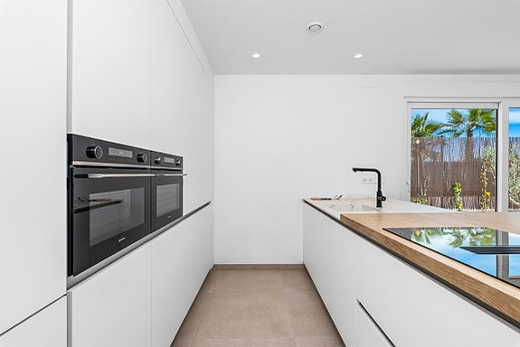 Nøkkelferdig! Moderne villa med privat basseng og takterrasse | 3 soverom og 2 bad |