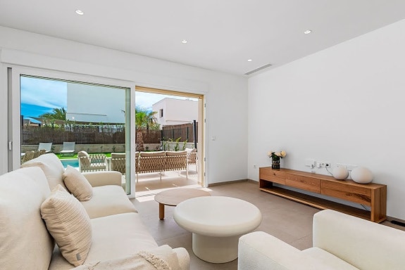 Nøkkelferdig! Moderne villa med privat basseng og takterrasse | 3 soverom og 2 bad |