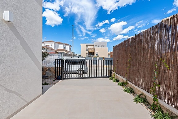 Nøkkelferdig! Moderne villa med privat basseng og takterrasse | 3 soverom og 2 bad |