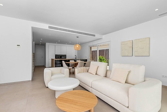 Nøkkelferdig! Moderne villa med privat basseng og takterrasse | 3 soverom og 2 bad |