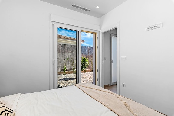 Nøkkelferdig! Moderne villa med privat basseng og takterrasse | 3 soverom og 2 bad | Leveres møblert og ferdig hage!