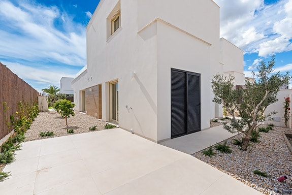 Nøkkelferdig! Moderne villa med privat basseng og takterrasse | 3 soverom og 2 bad |