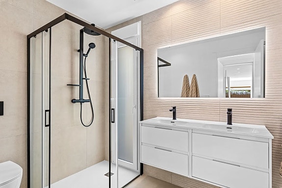 Nøkkelferdig! Moderne villa med privat basseng og takterrasse | 3 soverom og 2 bad |