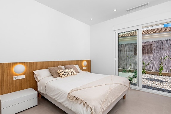 Nøkkelferdig! Moderne villa med privat basseng og takterrasse | 3 soverom og 2 bad | Leveres møblert og ferdig hage!