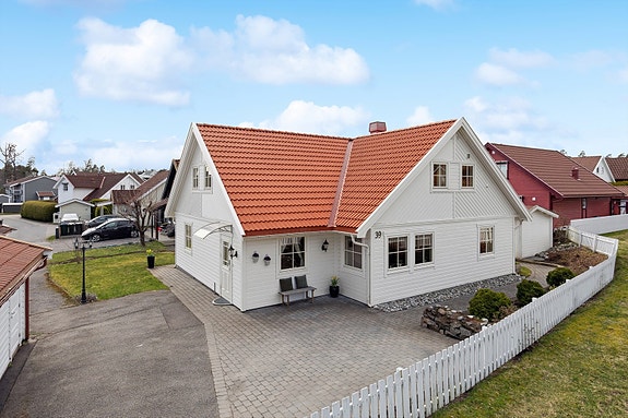 Flott enebolig i attraktivt område med kort vei til skole, bhg, idrett mm