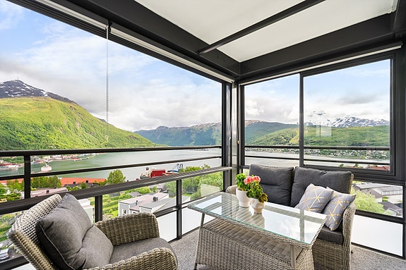 Fantastisk utsikt til Fagernesfjellet, Ofotfjorden, Ankenes og Dronninga