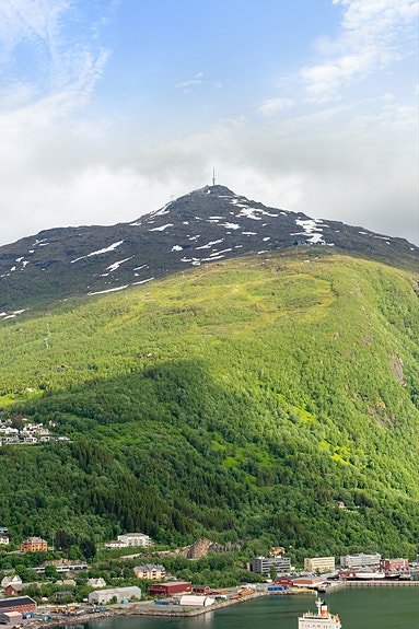 Utsikt mot Fagernesfjellet